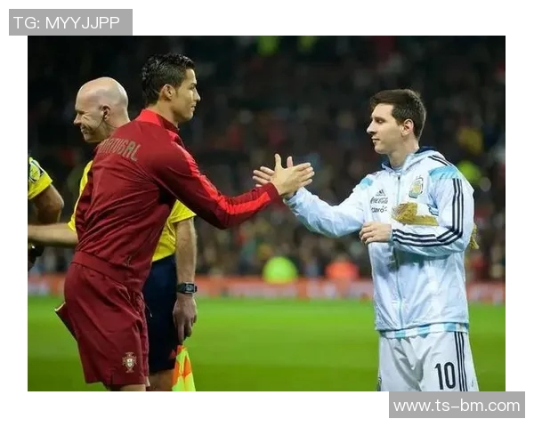 外国足球明星同框合影展现友谊与激情的瞬间回顾